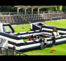 T11-743 Terrain de football gonflable