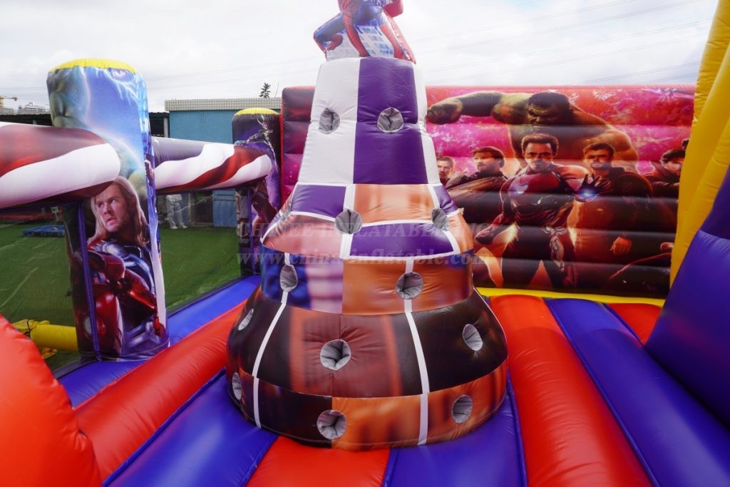 T6-823 Marvel & DC Superheroe Bouncy Castle