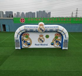 T11-7236 Jeu de tir au but gonflable sur le thème du Real Madrid