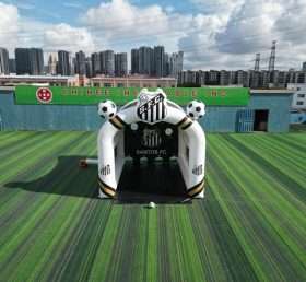 T11-7261 Jeu de tir au football gonflable à thème Santos