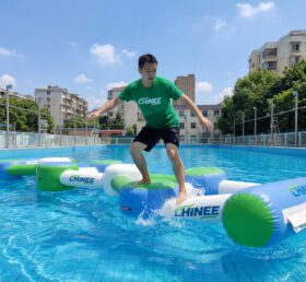 T10-627 Parcours d'obstacles aquatique gonflable de saut de grenouille