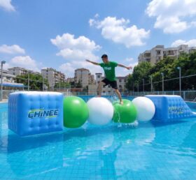T10-636 Parcours d'obstacles aquatique gonflable Défi d'équilibre sur l'eau